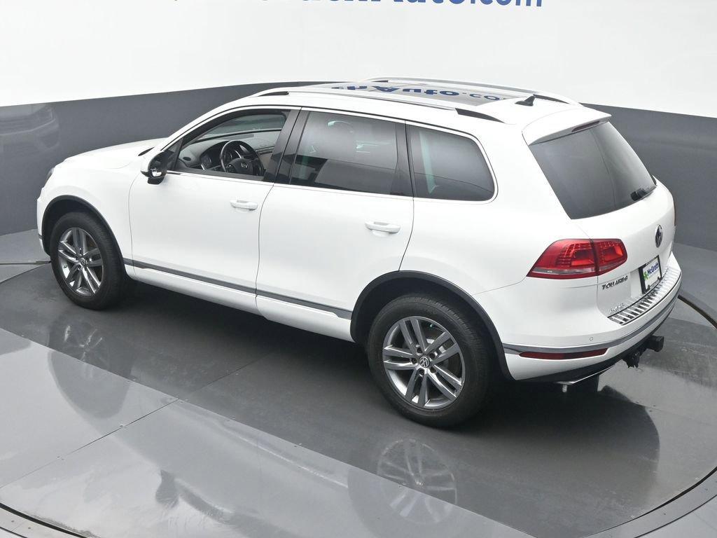 2016 Volkswagen Touareg Vehicle Photo in Marion, IA 52302