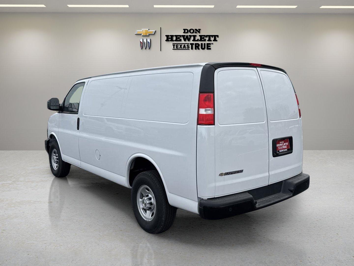 2024 Chevrolet Express Cargo 2500 Vehicle Photo in GEORGETOWN, TX 78626-7508