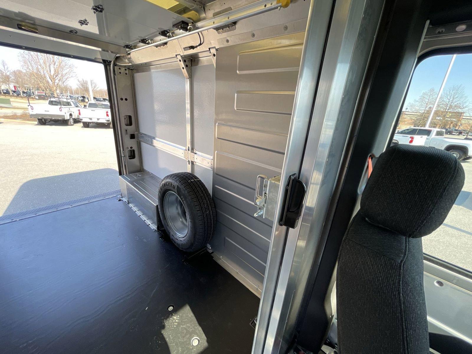 2025 Chevrolet BrightDrop 400 Vehicle Photo in BENTONVILLE, AR 72712-4322
