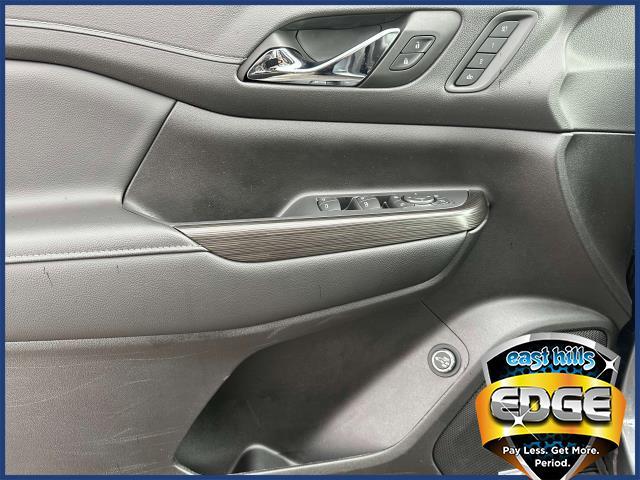 2022 GMC Acadia Vehicle Photo in Roslyn, NY 11576