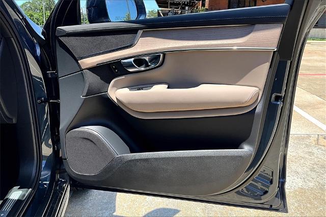 2025 Volvo XC90 Vehicle Photo in Houston, TX 77007