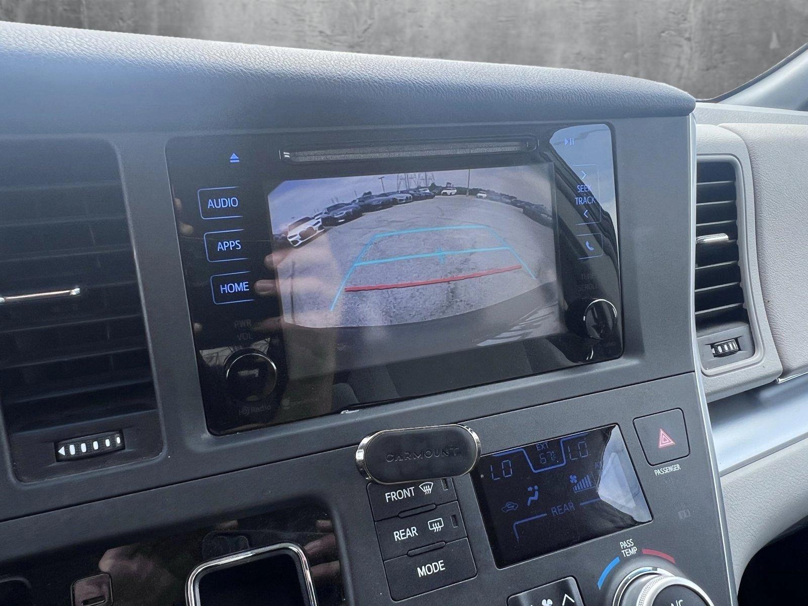 2015 Toyota Sienna Vehicle Photo in Santa Clarita, CA 91355