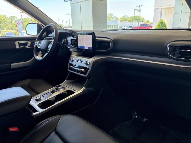 2024 Ford Explorer Vehicle Photo in MANHATTAN, KS 66502-5036