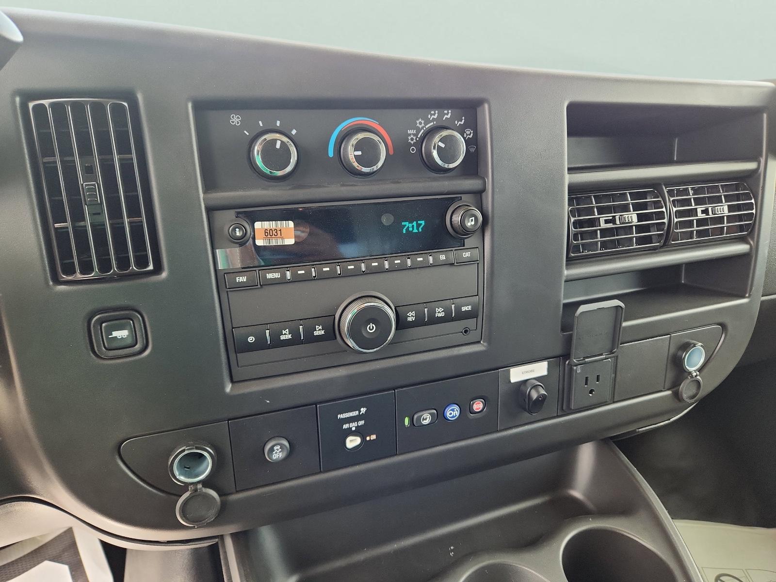 2025 Chevrolet Express Cutaway 3500 Vehicle Photo in GEORGETOWN, TX 78626-7508