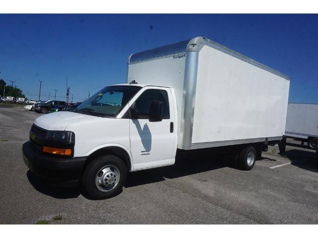 2023 Chevrolet Express Cutaway 4500 Vehicle Photo in ALCOA, TN 37701-3235