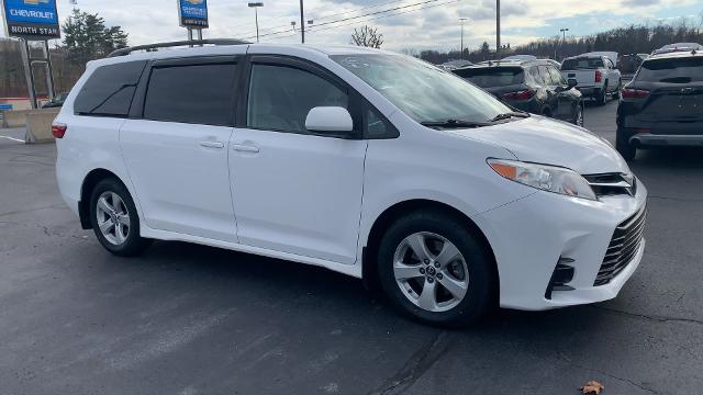 2020 Toyota Sienna Vehicle Photo in MOON TOWNSHIP, PA 15108-2571