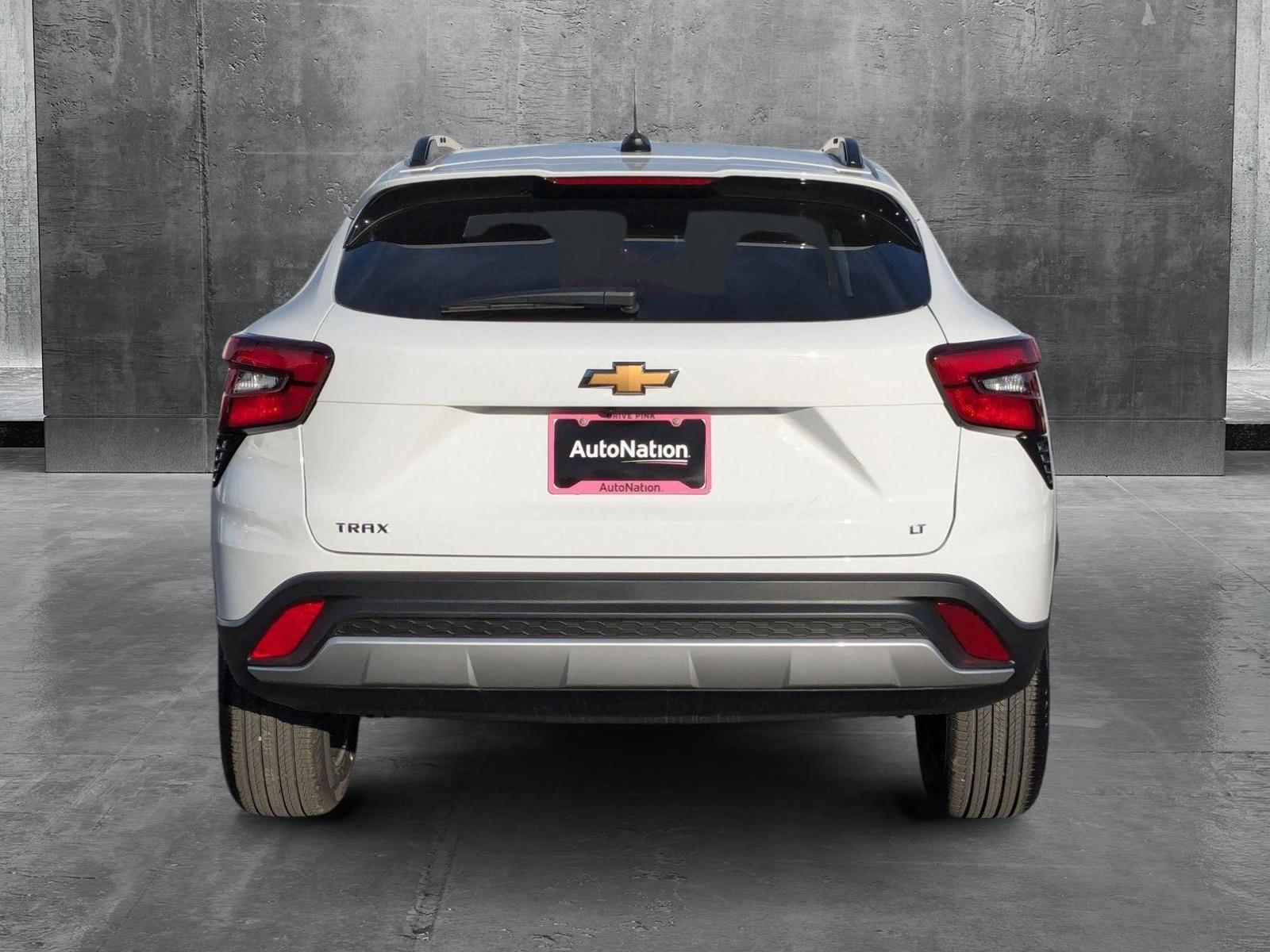 2025 Chevrolet Trax Vehicle Photo in VALENCIA, CA 91355-1705