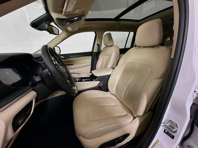 2022 Jeep Grand Cherokee L Vehicle Photo in Doylsetown, PA 18901