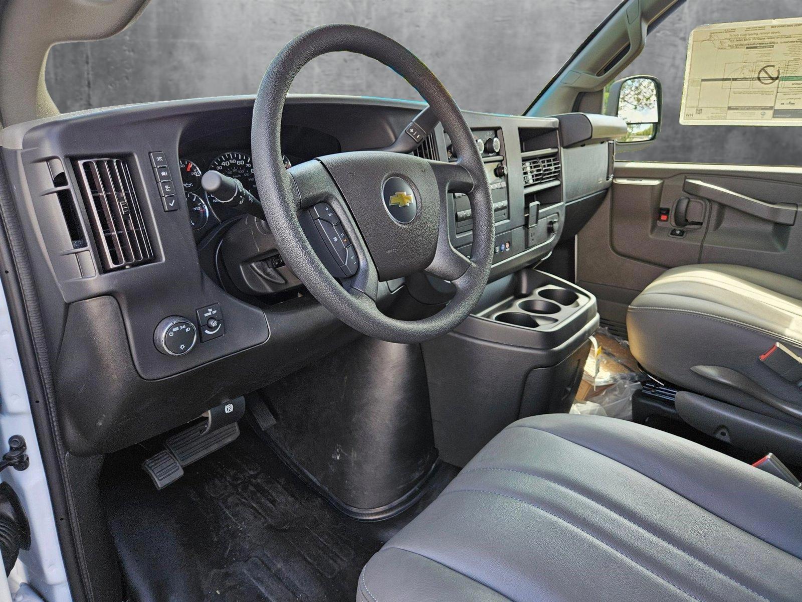 2025 Chevrolet Express Cargo 2500 Vehicle Photo in GREENACRES, FL 33463-3207