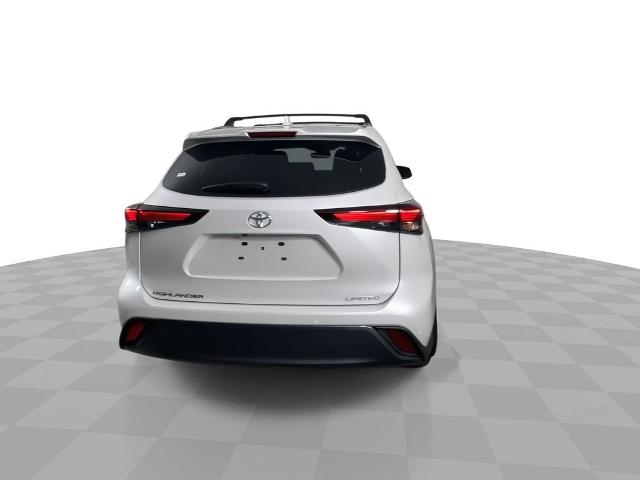 2024 Toyota Highlander Vehicle Photo in GILBERT, AZ 85297-0402