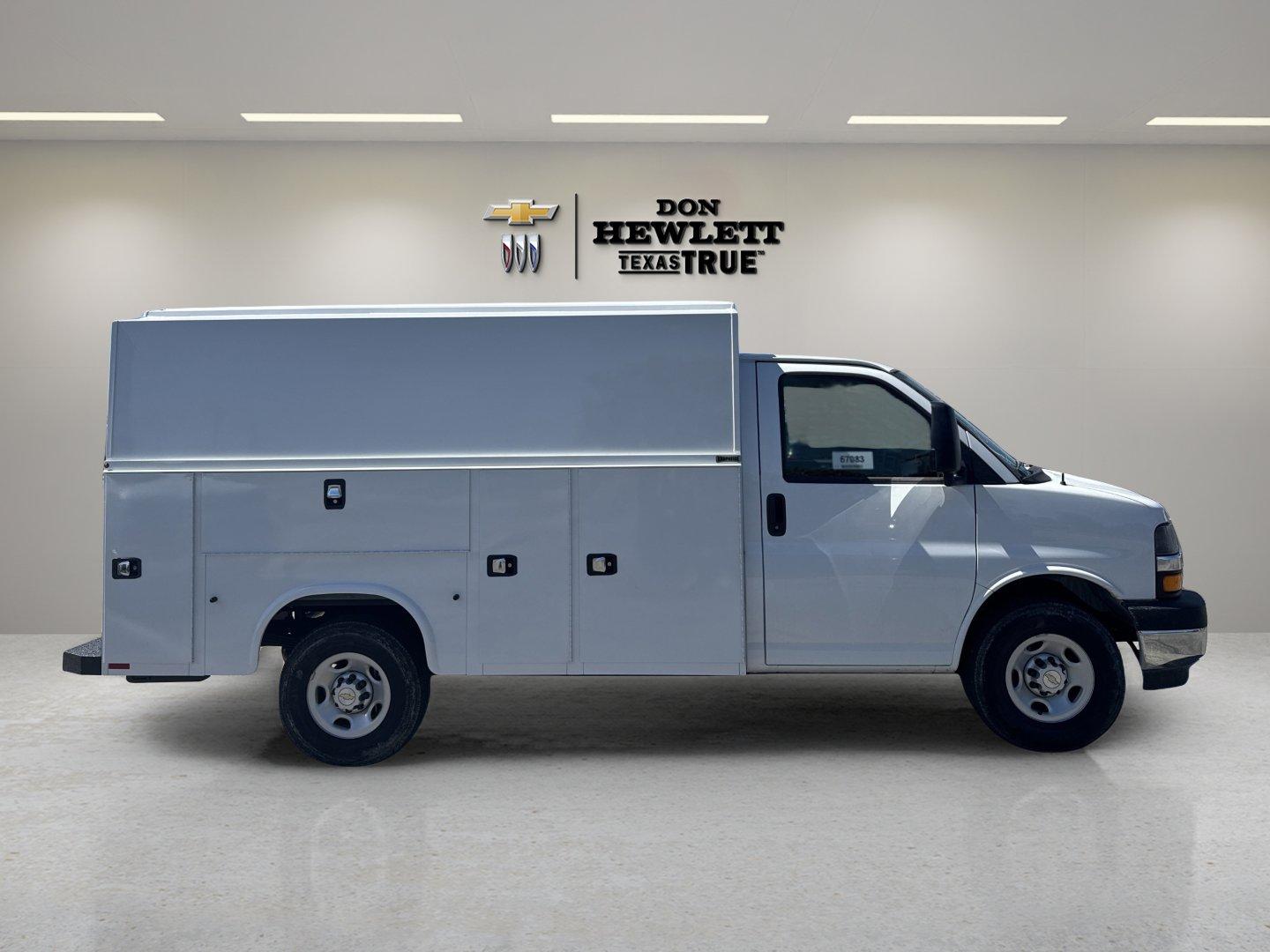 2025 Chevrolet Express Cutaway 3500 Vehicle Photo in GEORGETOWN, TX 78626-7508