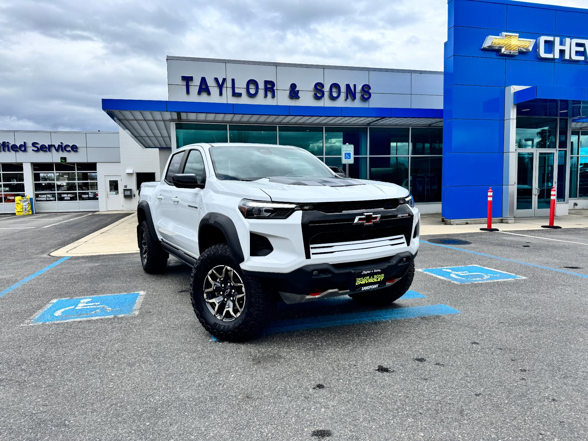 Summit White 2024 Chevrolet Colorado ZR2 Crew Cab 4WD Pickup Truck Four-Wheel Drive 8-Speed Automatic