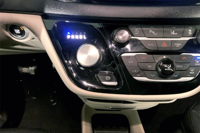 2022 Chrysler Pacifica Vehicle Photo in Lees Summit, MO 64086