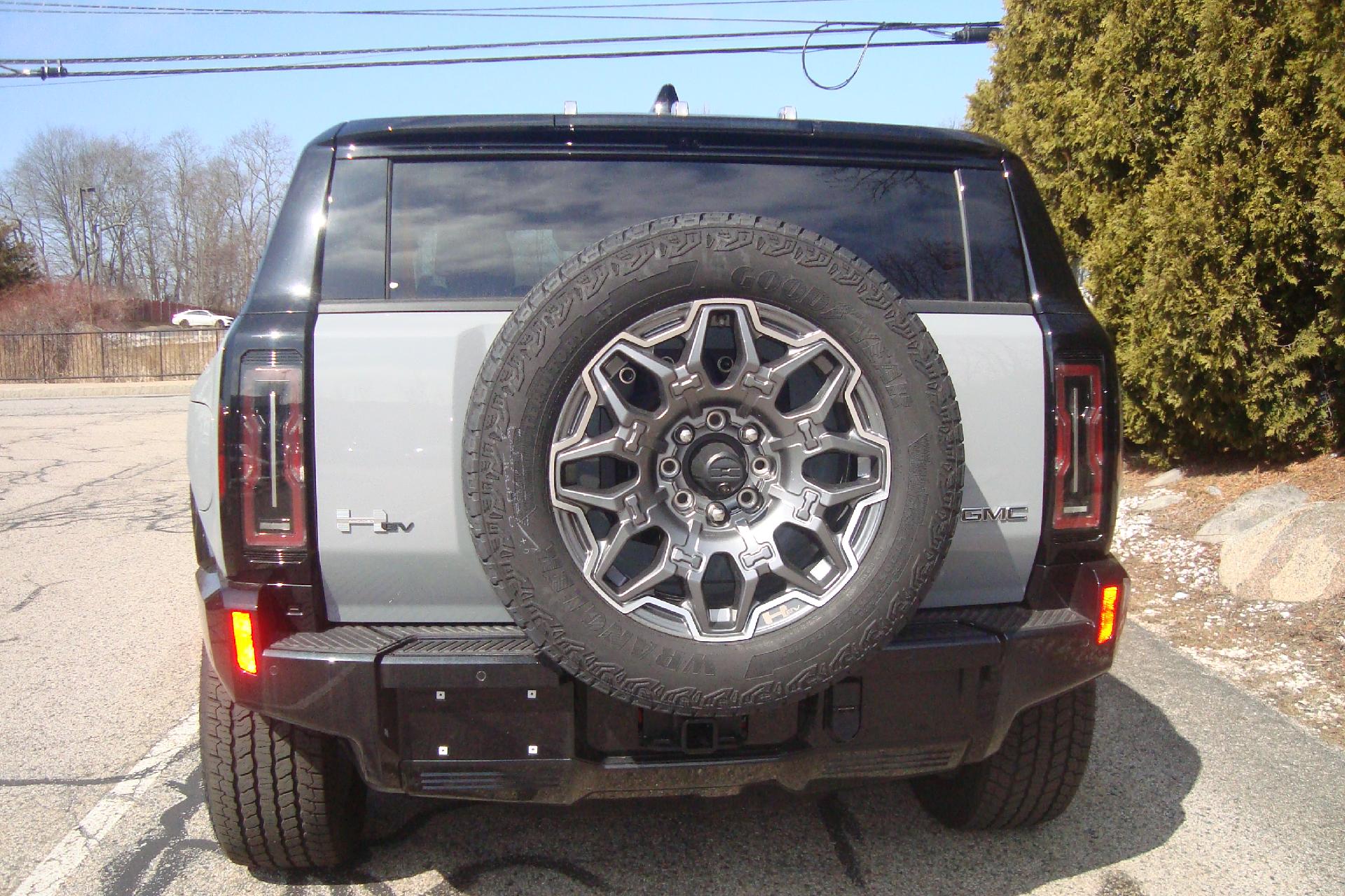 2025 GMC HUMMER EV SUV Vehicle Photo in PORTSMOUTH, NH 03801-4196