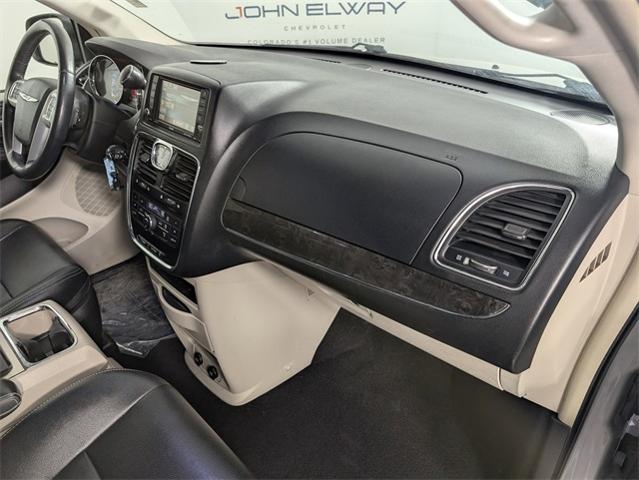2015 Chrysler Town & Country Vehicle Photo in ENGLEWOOD, CO 80113-6708
