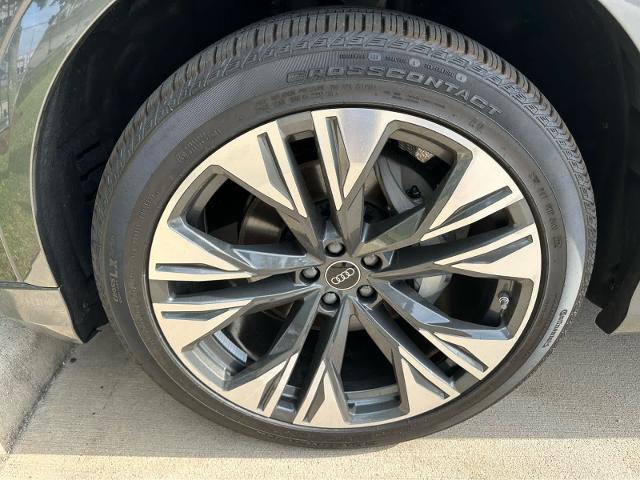 2025 Audi Q8 Vehicle Photo in HOUSTON, TX 77090