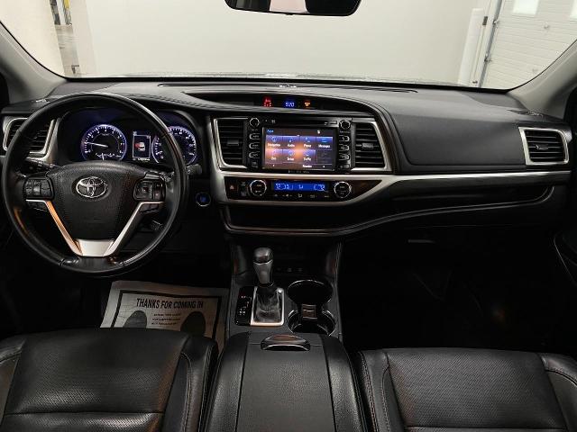 2017 Toyota Highlander Vehicle Photo in Appleton, WI 54913