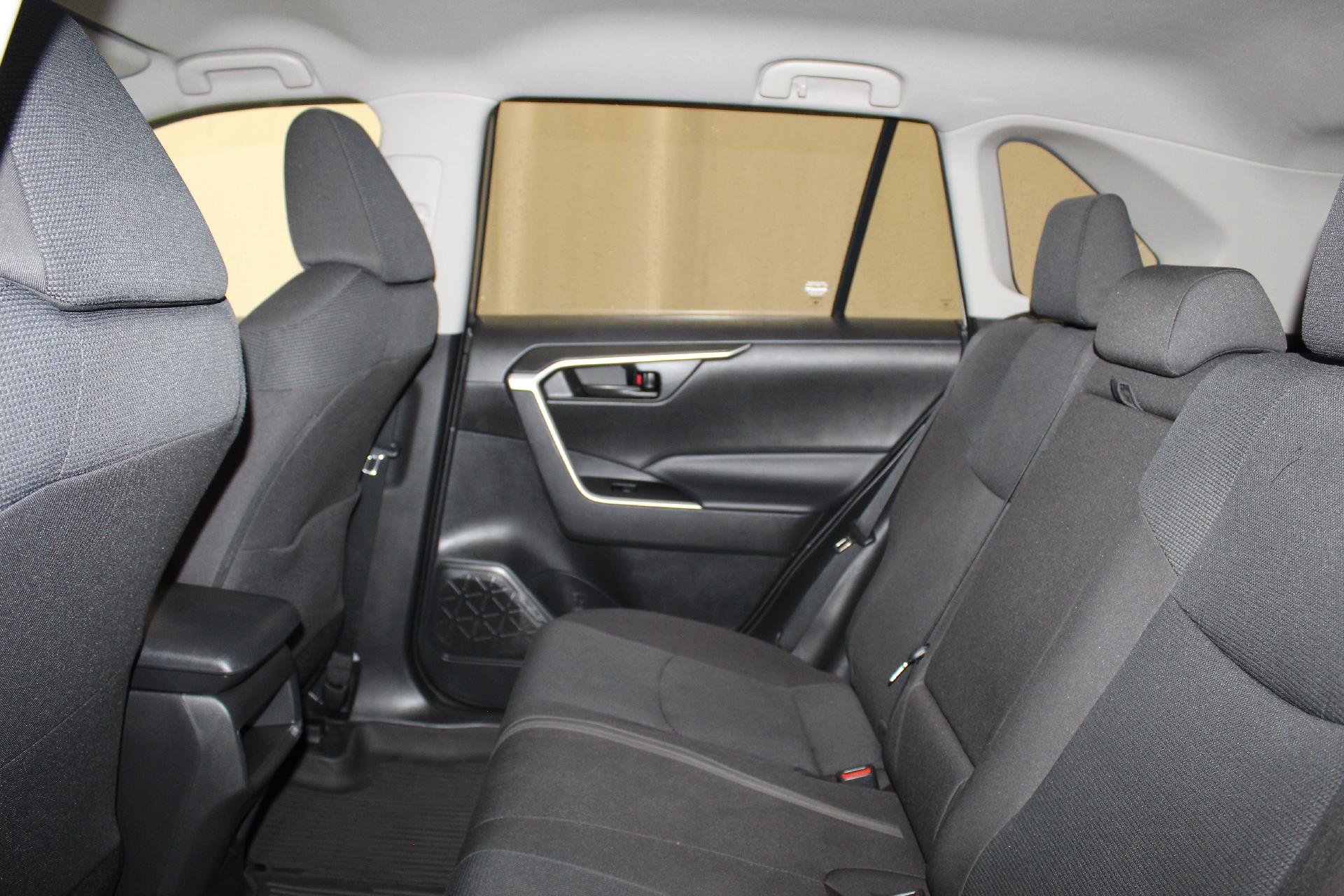 2021 Toyota RAV4 Vehicle Photo in NORTHAMPTON, MA 01060-1120