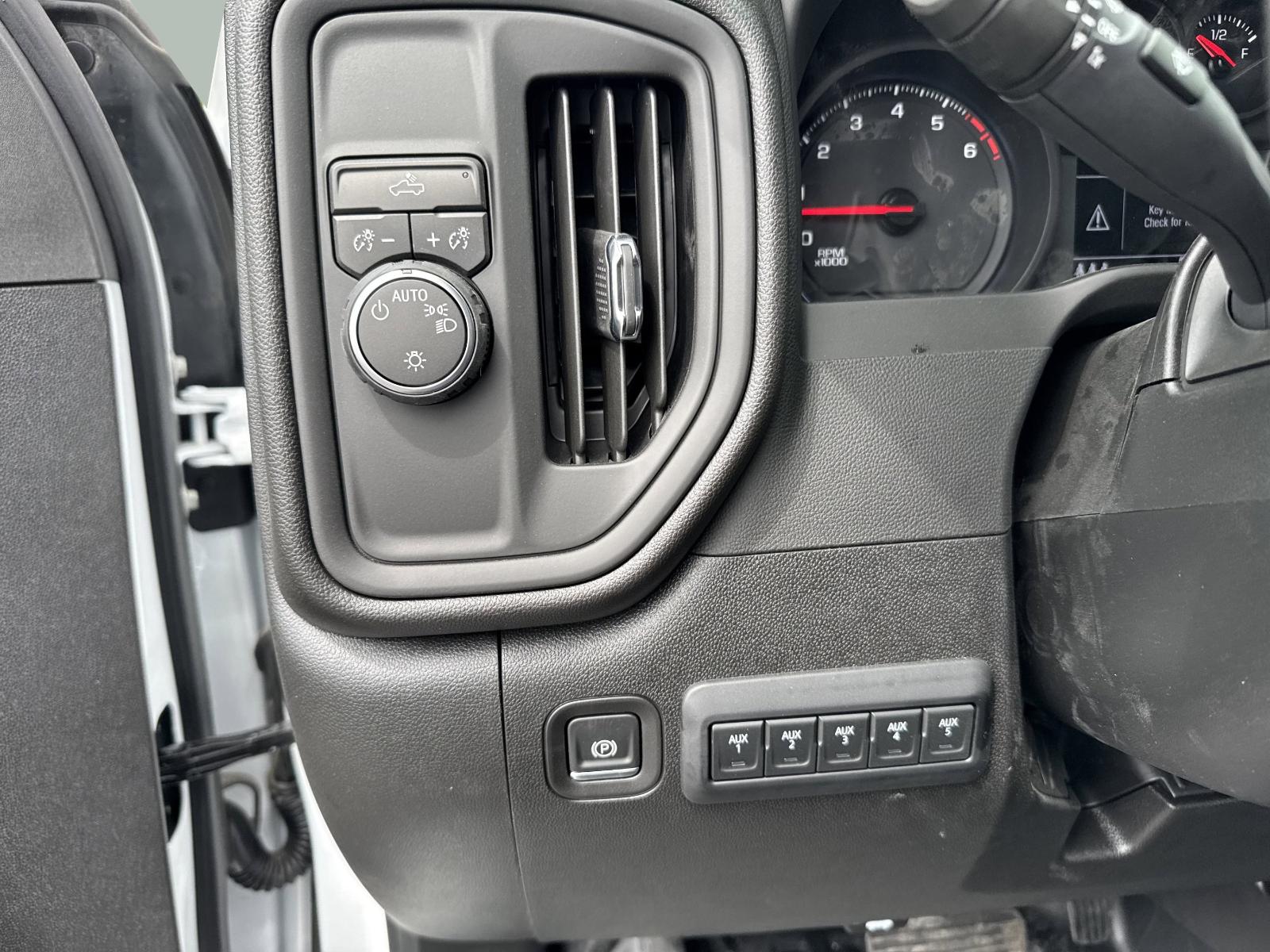 2025 Chevrolet Silverado 3500 HD Chassis Cab Vehicle Photo in GEORGETOWN, TX 78626-7508