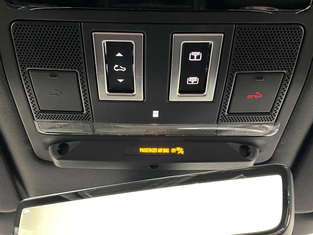 2025 Defender Vehicle Photo in Appleton, WI 54913