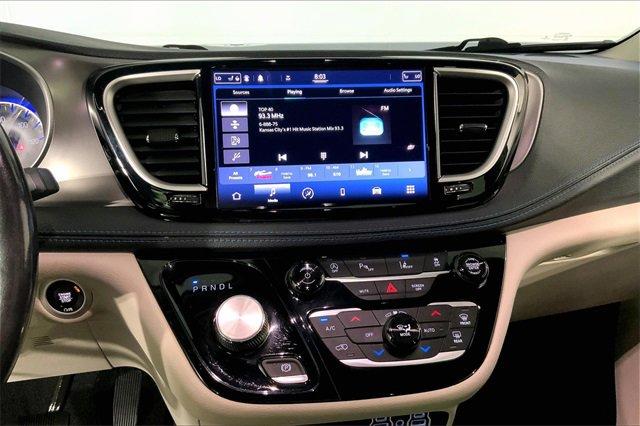2021 Chrysler Pacifica Vehicle Photo in KANSAS CITY, MO 64114-4502