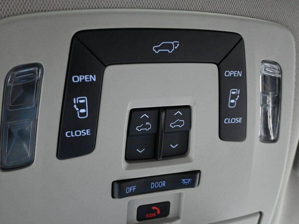 2022 Toyota Sienna Vehicle Photo in Cedar Rapids, IA 52402