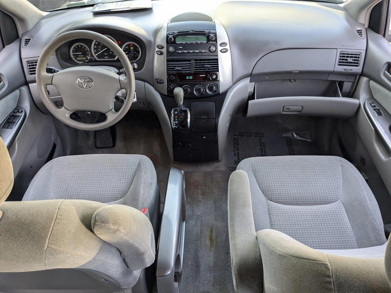 2007 Toyota Sienna Vehicle Photo in Tampa, FL 33614