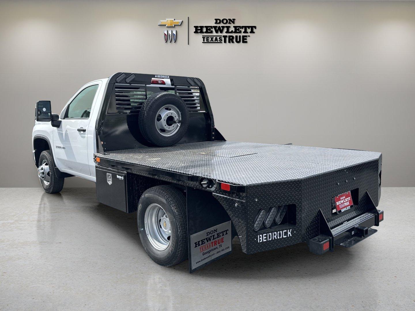2025 Chevrolet Silverado 3500 HD Chassis Cab Vehicle Photo in GEORGETOWN, TX 78626-7508