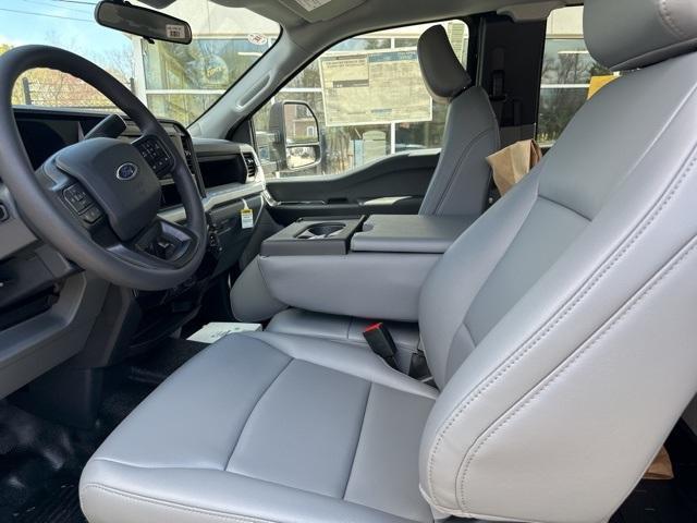 2025 Ford Super Duty F-550 DRW Vehicle Photo in Webster, MA 01570-1415