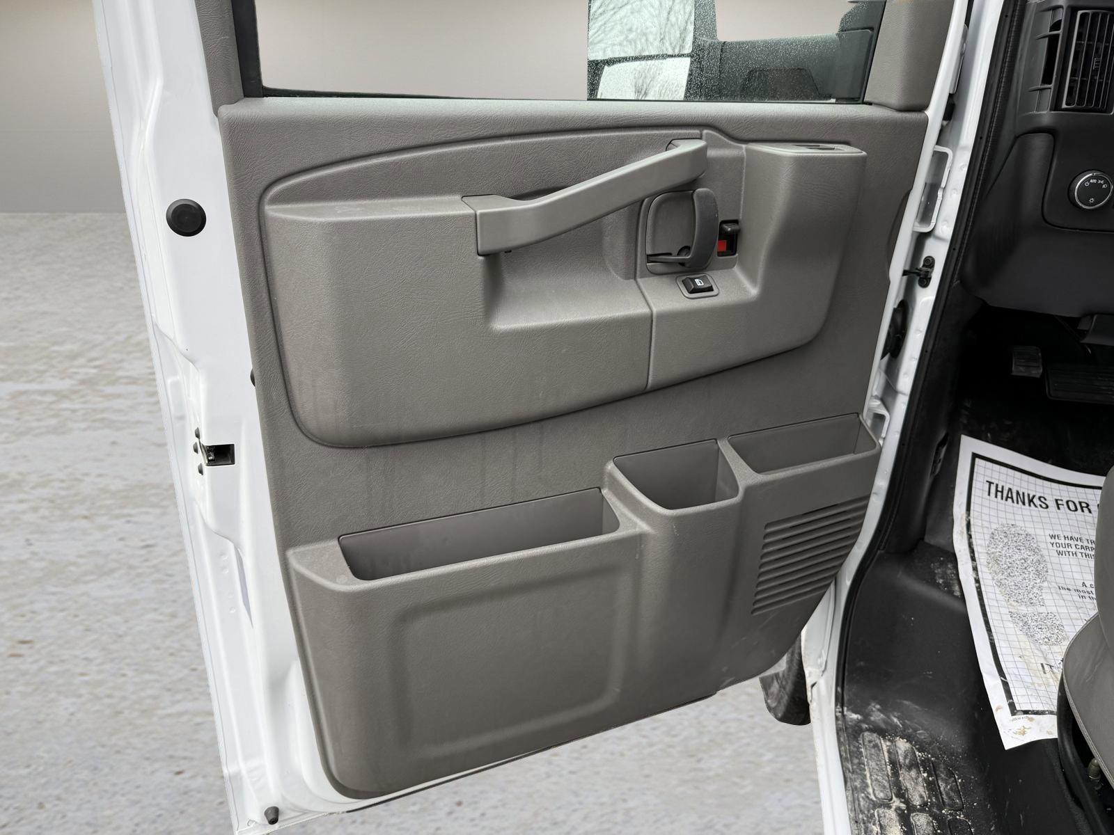 2024 Chevrolet Express Cutaway 3500 Vehicle Photo in GEORGETOWN, TX 78626-7508