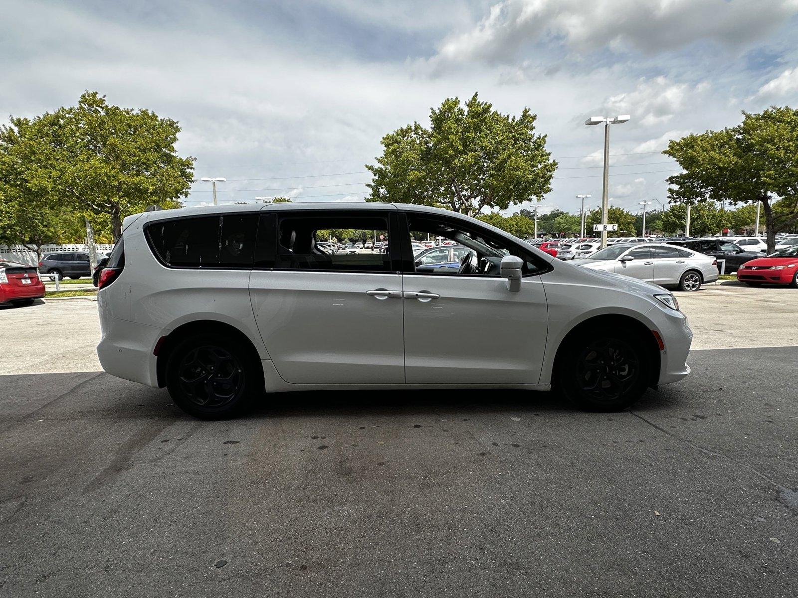 2022 Chrysler Pacifica Vehicle Photo in Hollywood, FL 33021