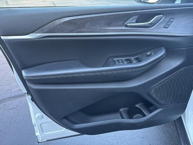 2023 Jeep Grand Cherokee L Vehicle Photo in MARION, NC 28752-6372