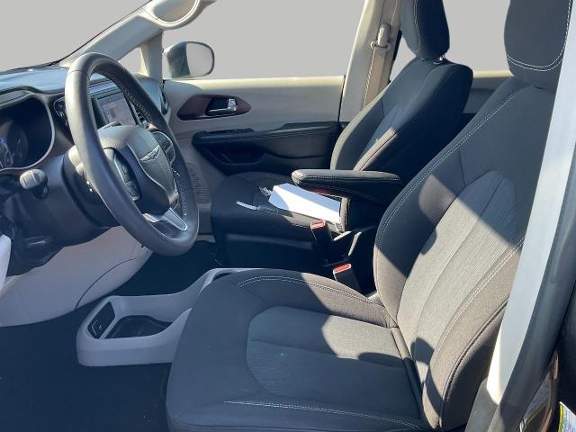 2023 Chrysler Voyager Vehicle Photo in Kaukauna, WI 54130