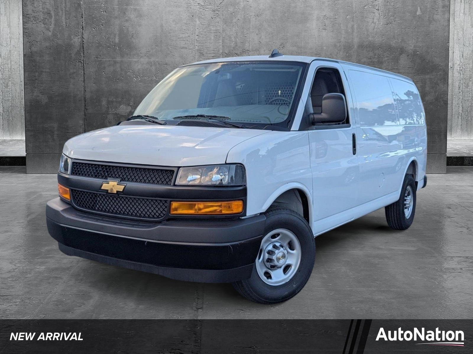 2025 Chevrolet Express Cargo 2500 Vehicle Photo in MIAMI, FL 33134-2699