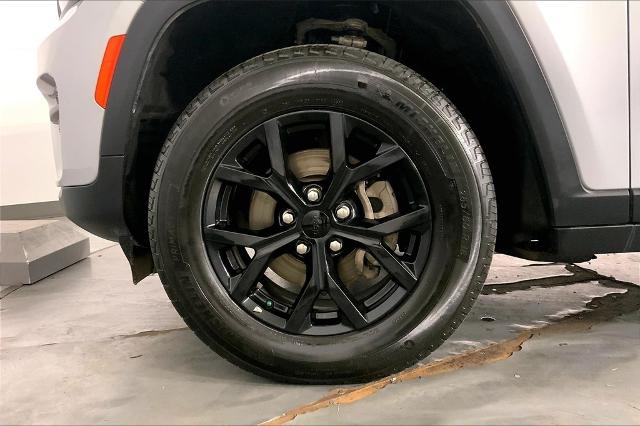 2024 Jeep Grand Cherokee Vehicle Photo in Kansas City, MO 64114