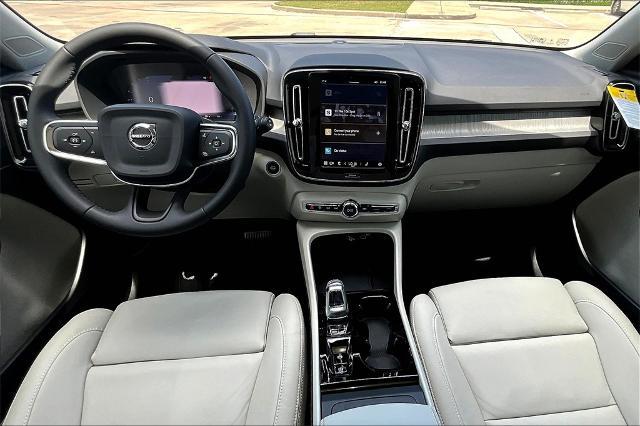 2025 Volvo XC40 Vehicle Photo in Houston, TX 77007