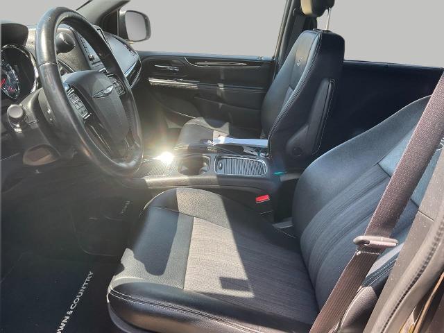 2016 Chrysler Town & Country Vehicle Photo in Kaukauna, WI 54130