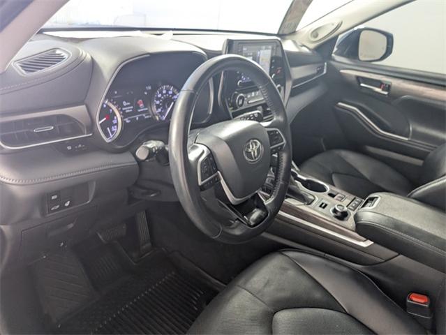 2022 Toyota Highlander Vehicle Photo in ENGLEWOOD, CO 80113-6708