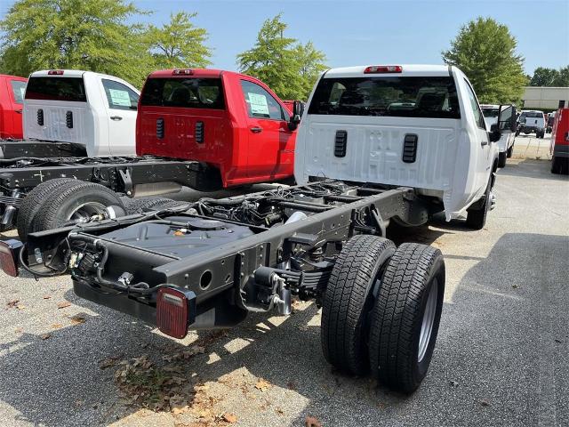 2024 Chevrolet Silverado 3500 HD Chassis Cab Vehicle Photo in ALCOA, TN 37701-3235