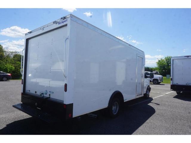 2023 Chevrolet Express Cutaway 4500 Vehicle Photo in ALCOA, TN 37701-3235