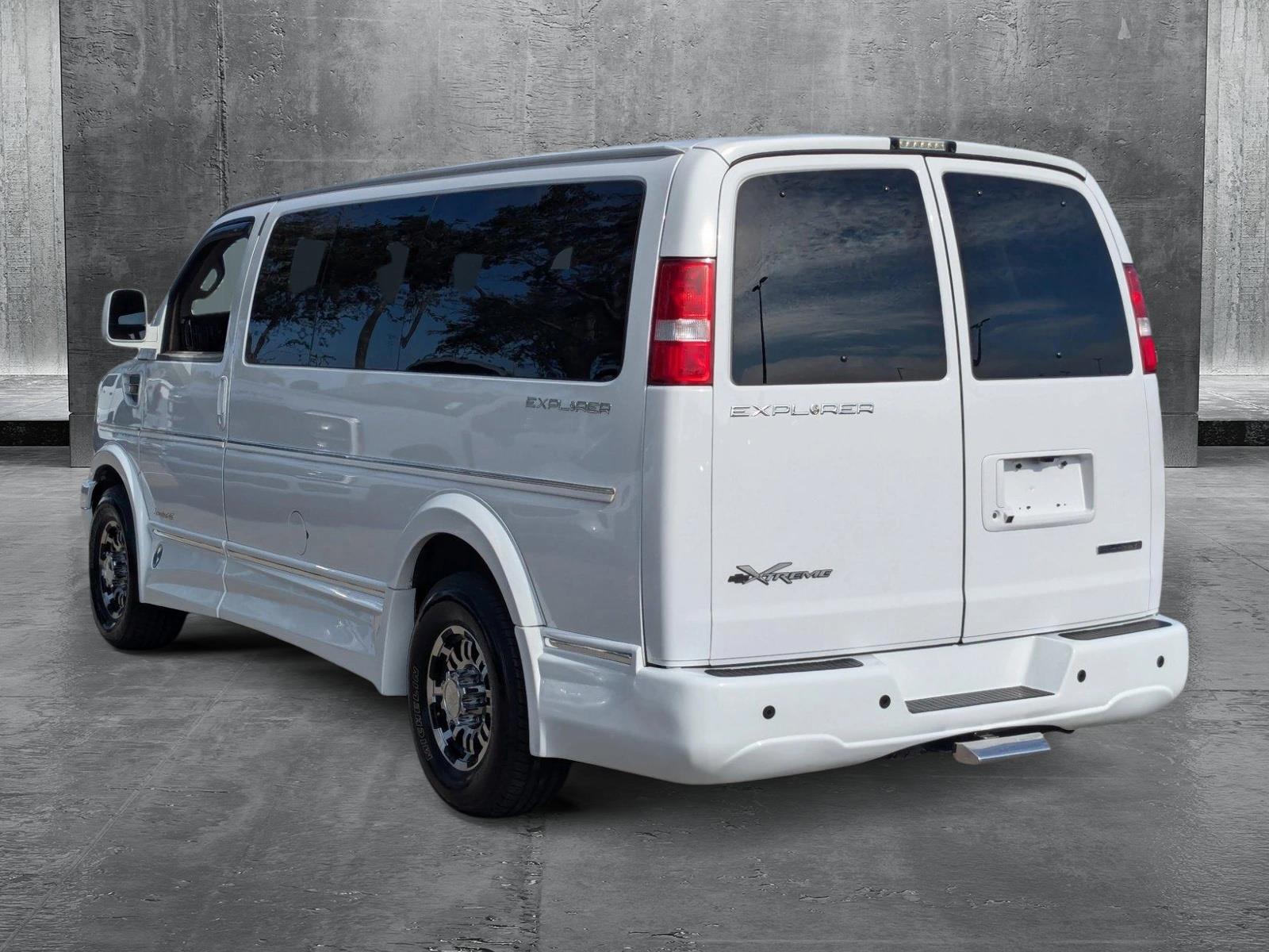 2021 Chevrolet Express Passenger Vehicle Photo in St. Petersburg, FL 33713