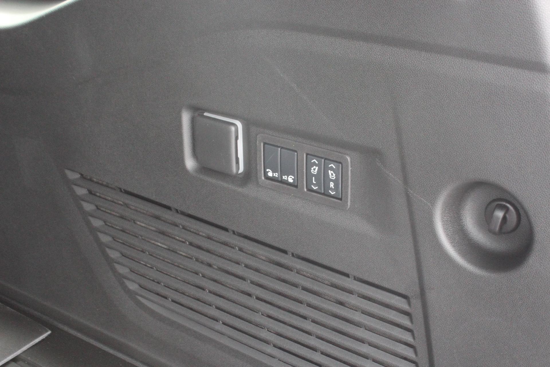 2025 GMC Yukon XL Vehicle Photo in AURORA, CO 80012-4011