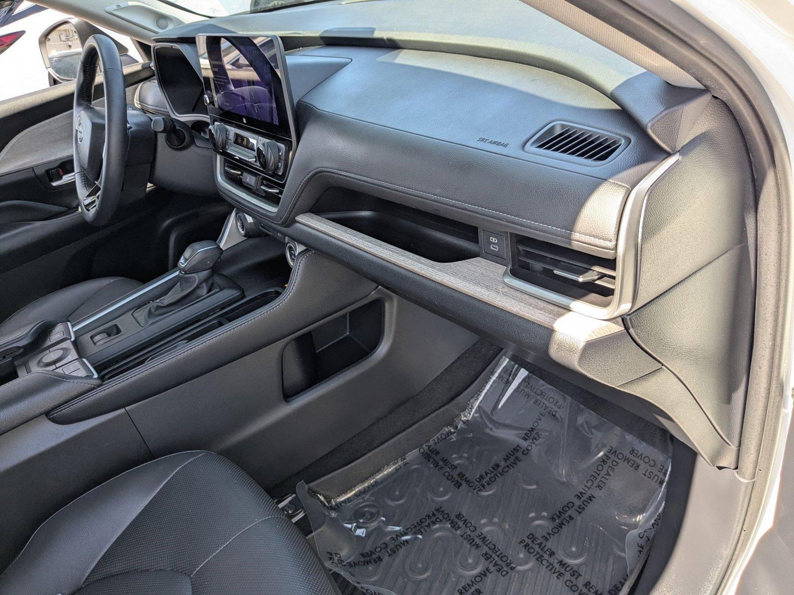 2024 Toyota Grand Highlander Vehicle Photo in Tampa, FL 33614