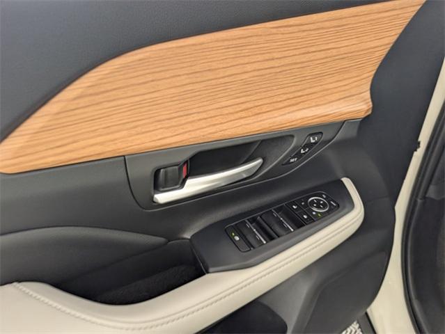 2024 Toyota Grand Highlander Vehicle Photo in ENGLEWOOD, CO 80113-6708