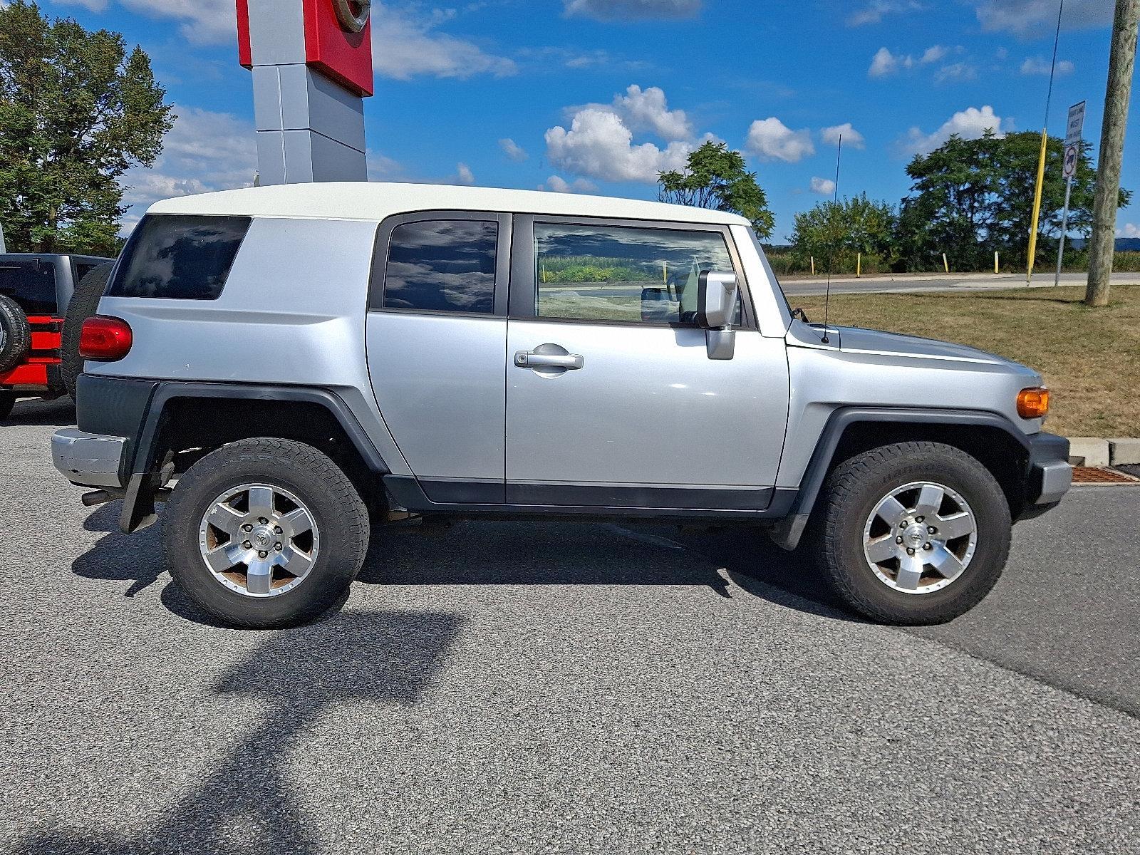 2007 Toyota FJ Cruiser Vehicle Photo in Mechanicsburg, PA 17050-2306