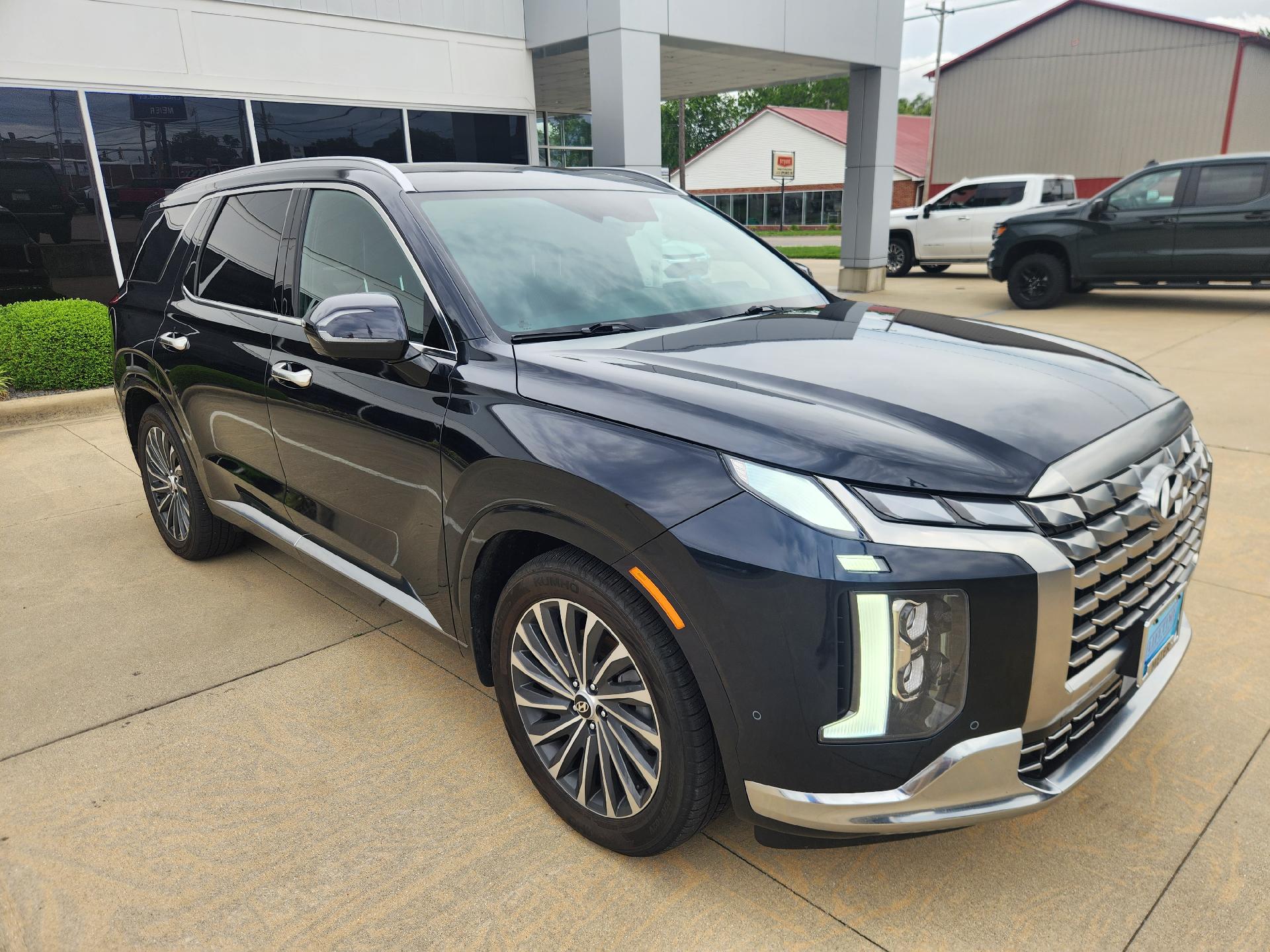 View vehicle photo 3