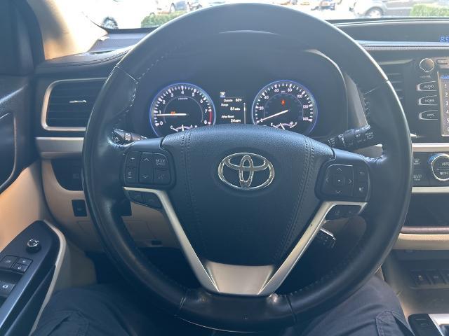 2017 Toyota Highlander Vehicle Photo in Grapevine, TX 76051