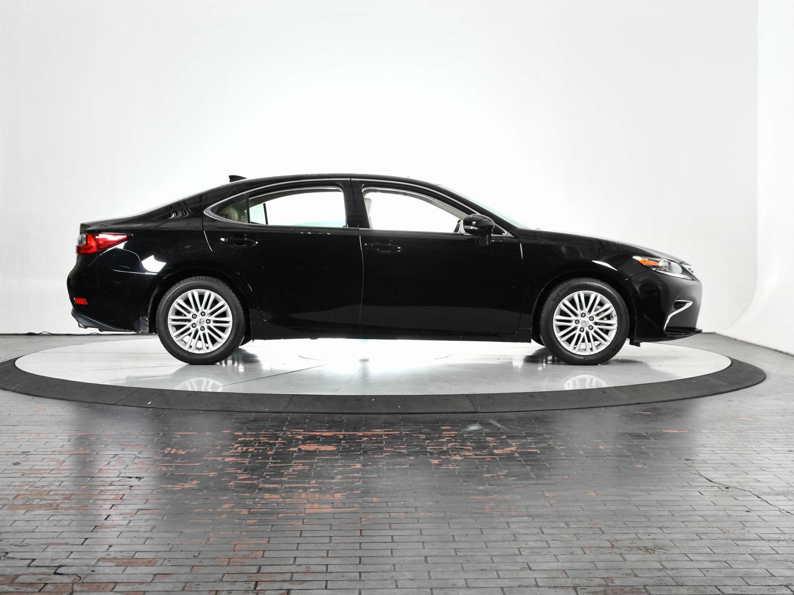 2017 Lexus ES 350 Vehicle Photo in DALLAS, TX 75235