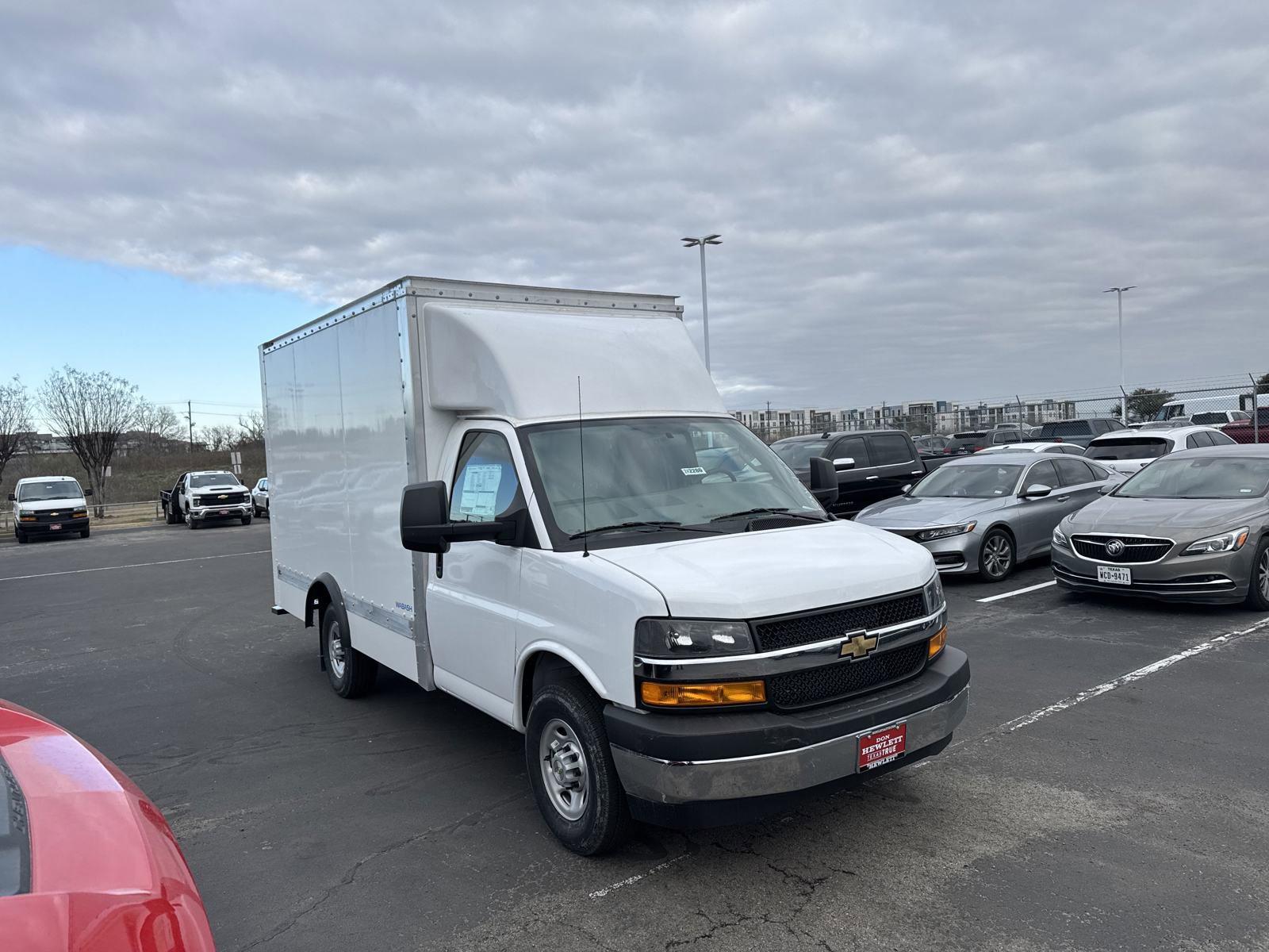 2024 Chevrolet Express Cutaway 3500 Vehicle Photo in GEORGETOWN, TX 78626-7508