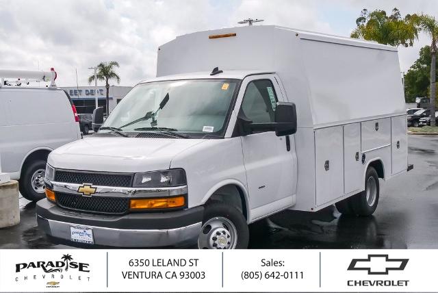 2025 Chevrolet Express Commercial Cutaway Vehicle Photo in VENTURA, CA 93003-8585